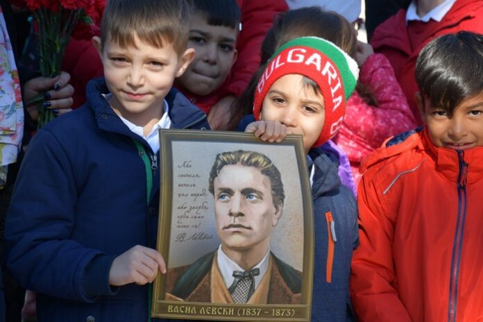 На колене пред Левски в Разлог
