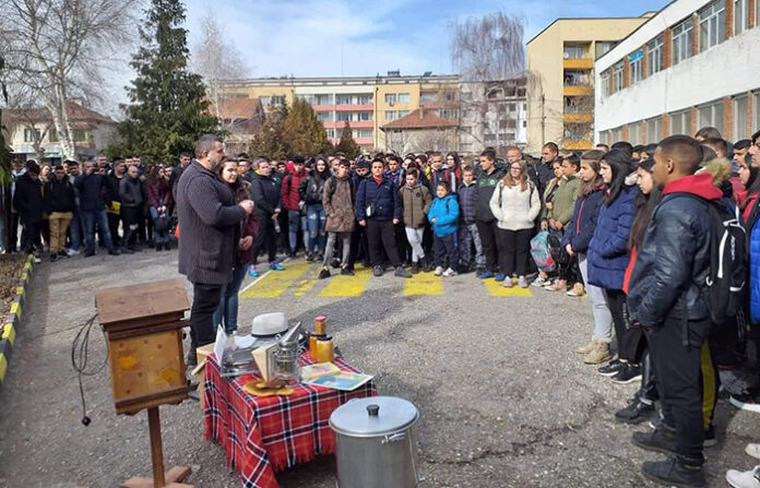 В ПГ по МСС беше поставено началото на училищен пчелин