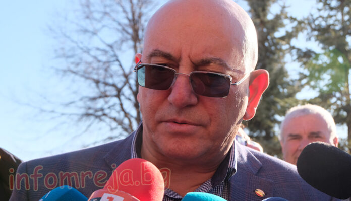 Емил Димитров: Има няколко ВиК пред фалит