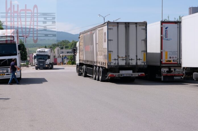 Днес е последната възможност за покупка на месечни винетки за камиони и автобуси
