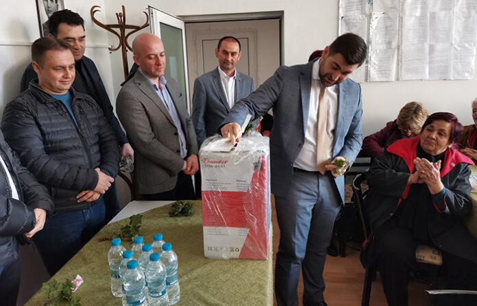 Депутатите от ГЕРБ се срещнаха с пенсионери от Добринище и Разлог