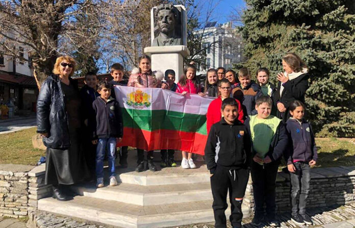Урок по родолюбие на четвъртокласници от Трето ОУ – Гоце Делчев