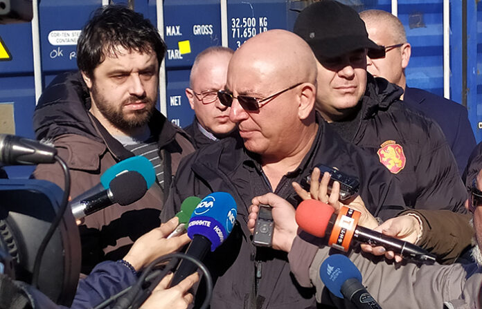 Министър Димитров: Връщаме на изпращача 28 контейнера италиански отпадъци