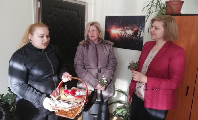 Доброта! Съдии и съдебни служители с подкрепа към кампанията „Мартеничка си купи, цвете засади“
