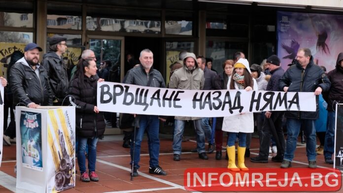 Актьори под дъжда: Искат Мачева за директор, Христо Мутафчиев ги подкрепи