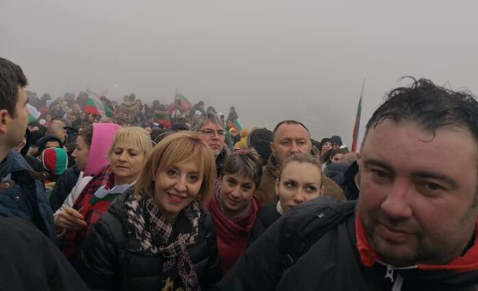 Манолова на Шипка: Да се изправим и да си припомним, че сме силни заедно