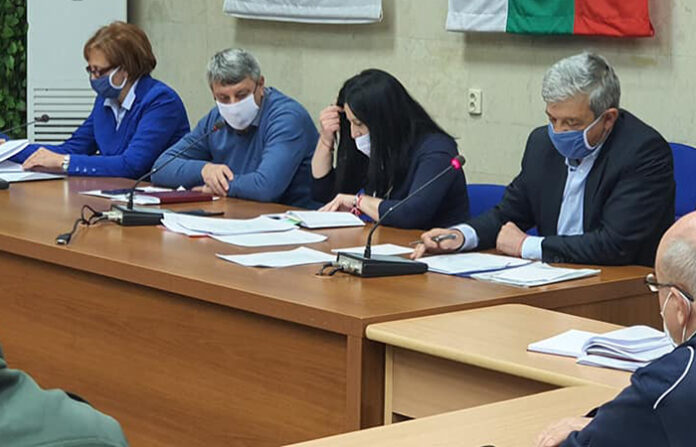В Благоевград: Шофьорите на автобуси и таксита - задължително с маски