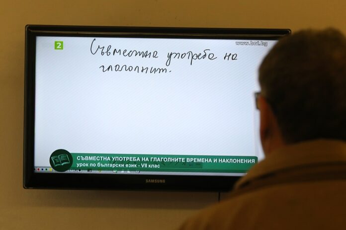 Излъчват първите видеоуроци по БНТ2