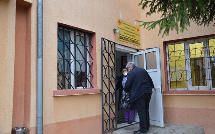 Болниците и социалните звена в Благоевград получават предпазни маски