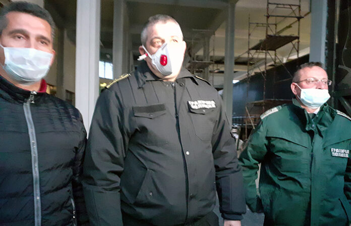 Попълването на декларации образува колони камиони на "Кулата"