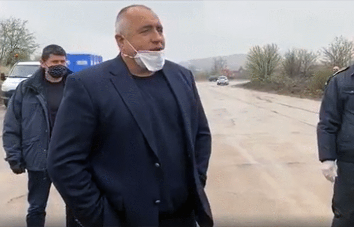 Борисов от "извънредния паркинг": До утре паркингът трябва да работи