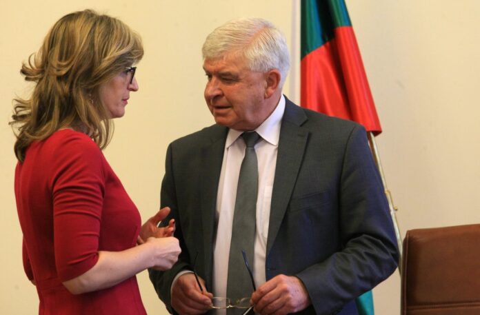Министрите обсъдиха на извънредна среща ситуацията около коронавируса