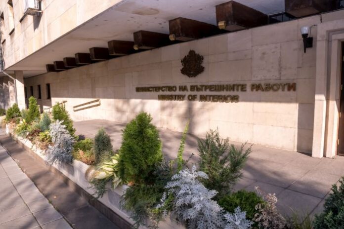 МВР предоставя декларация, която да улесни придвижване през КПП-та
