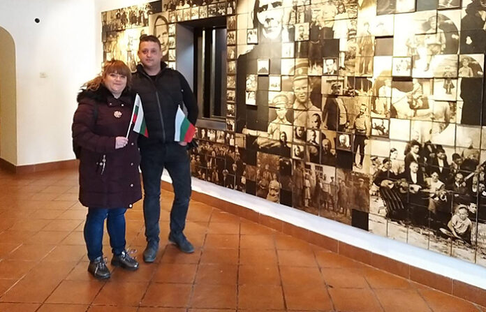 Млади семейства и чужденци в музеите на Банско на националния празник като част от „Денят за вас“