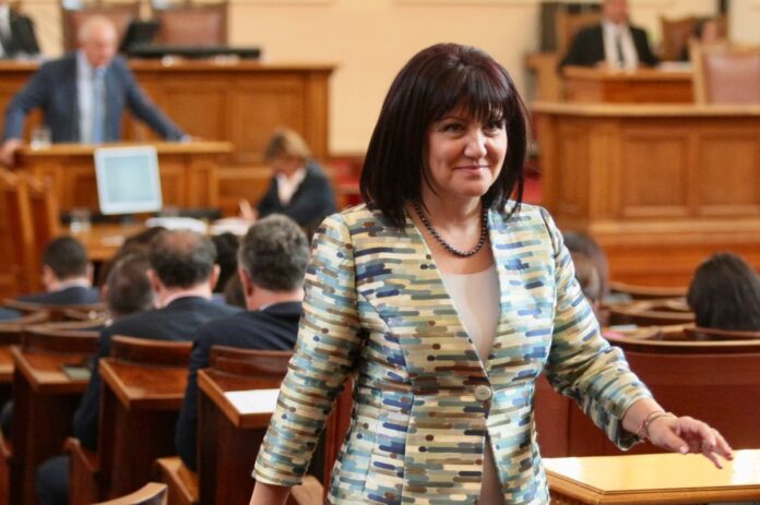 Обсъждат вариант да затворят Парламента