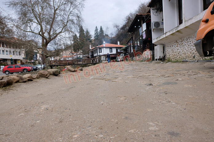 Временно е преустановен достъпът и пътната връзка до град Мелник