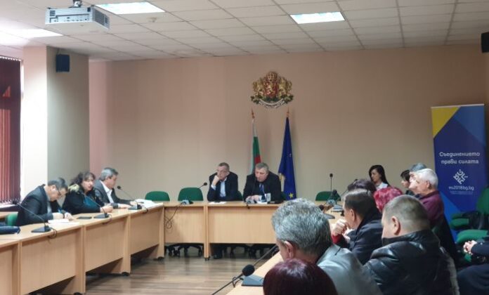 Кметове и представители на институции се включиха в заседание на Областния медицински съвет