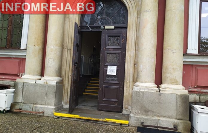 Опитаха се да подпалят входната врата на Община Кюстендил