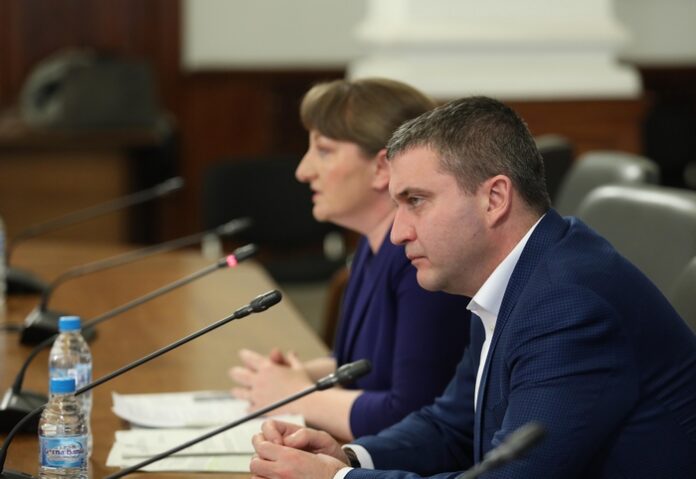 Близо 10 000 безработни от кризата с коронавируса