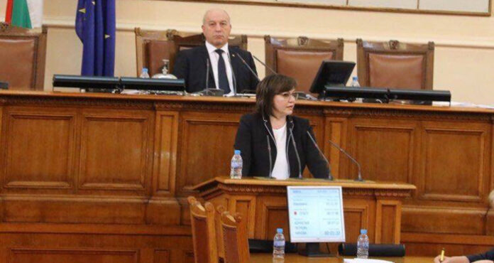 Нинова към управляващите: Предлагате живот на кредит, свобода под карантина, диктатура в действие