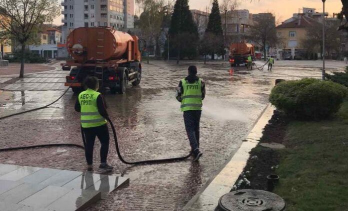 Продължава дезинфекцията на улиците в Дупница