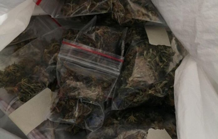 Криминалисти иззеха голямо количество изсушена марихуана