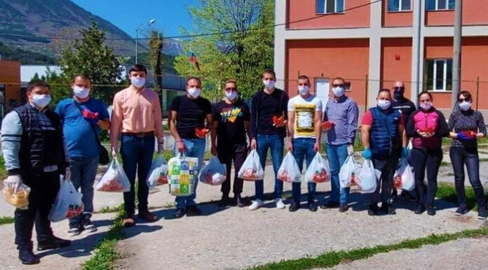 Социалистите от Гоце Делчев зарадваха възрастни хора с козунак и яйца