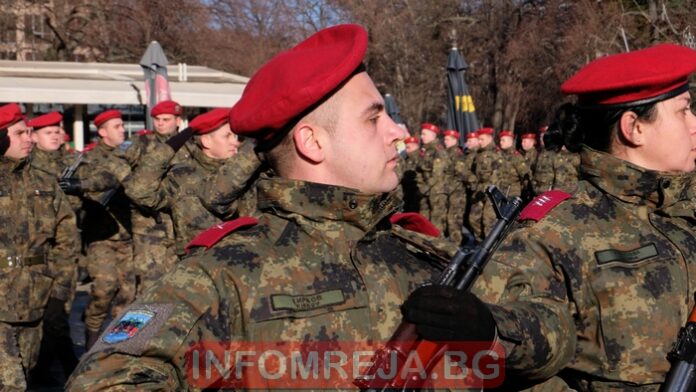 Гледаме Гергьовденския парад по телевизията