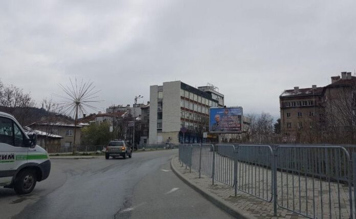 Билборди с лика на ген. Мутафчийски осеяха Дупница
