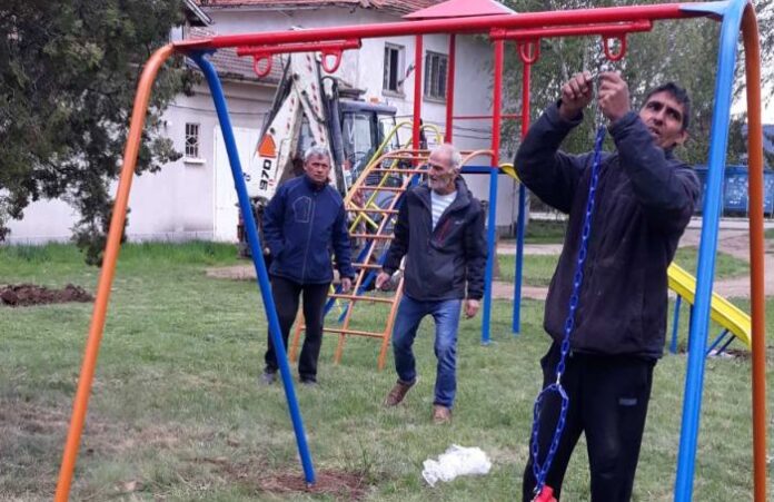 Нов детски кът радва малчуганите в село Долна Диканя