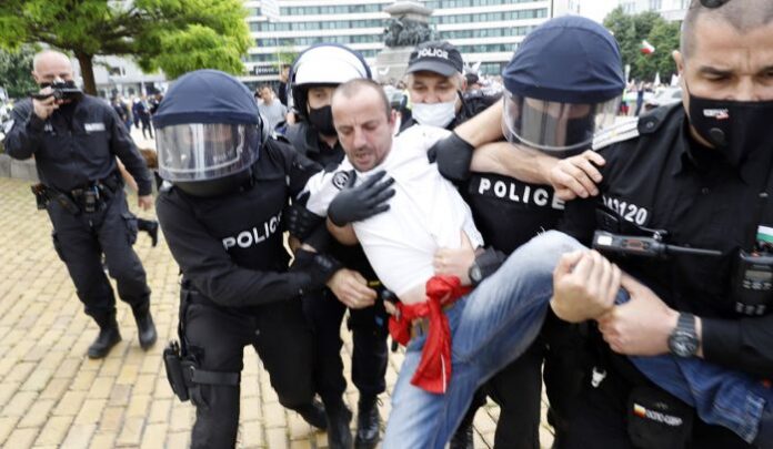 Арести на протест срещу правителството в София