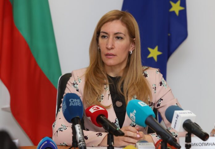 От 1 юни отварят заведенията на закрито