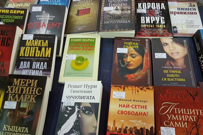 Библиотеката към читалището в Благоевград посреща читателите си с нова литература
