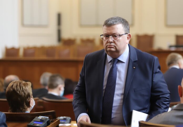Цацаров се отчете пред депутатите