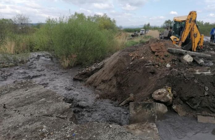 Работи се по възстановяването на дигата в Перник