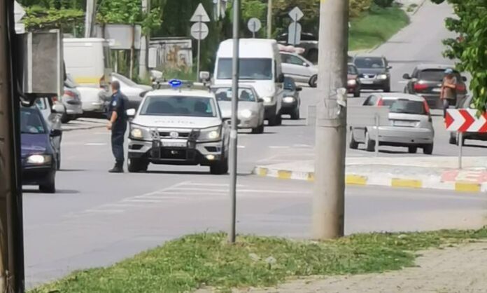 Полицията в преследване на лек автомобил в Кюстендил