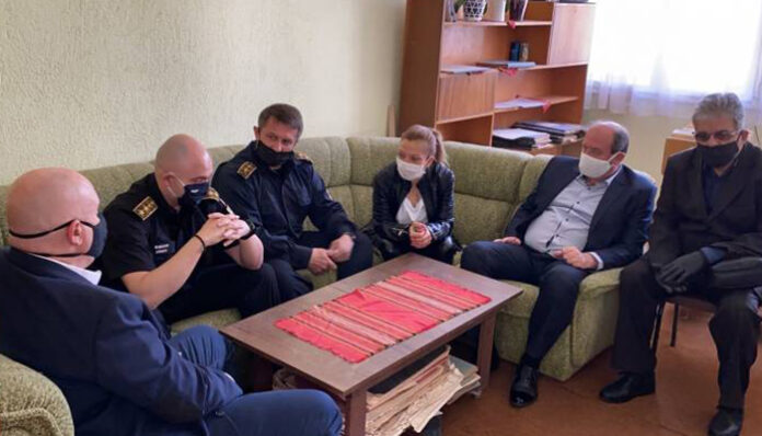 Гешев: Срамно е да бият възрастни хора