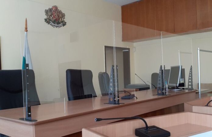 Предпазни прегради в съдебните зали и специален режим на влизане в РС – Дупница