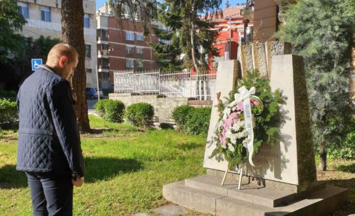 Петър Паунов поднесе венец в знак на почит към загиналите във Втората световна война