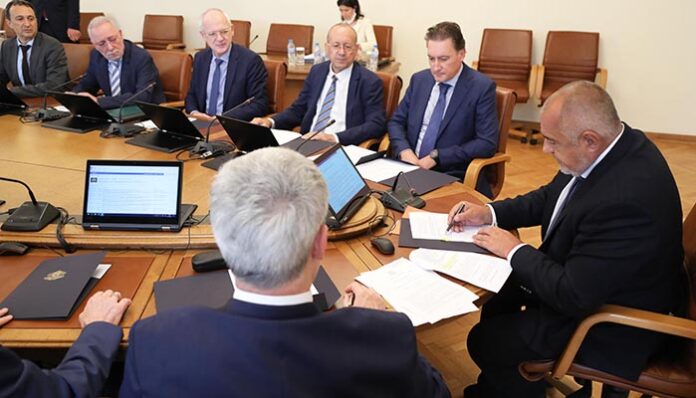 Минималната заплата няма бъде универсална за всички