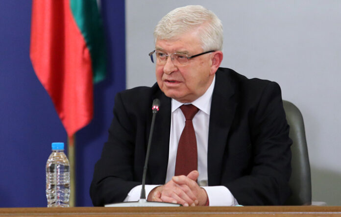 До 15 юли задължително с маска във всички търговски обекти, обществения транспорт, на гари и летища
