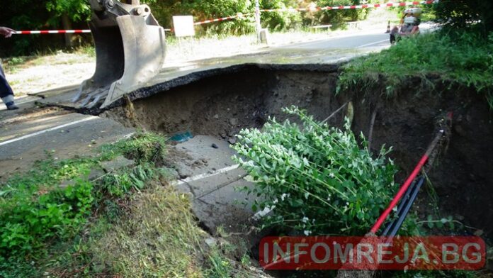 Пропадна част от пешеходната алея към парк "Бачиново" (СНИМКИ)