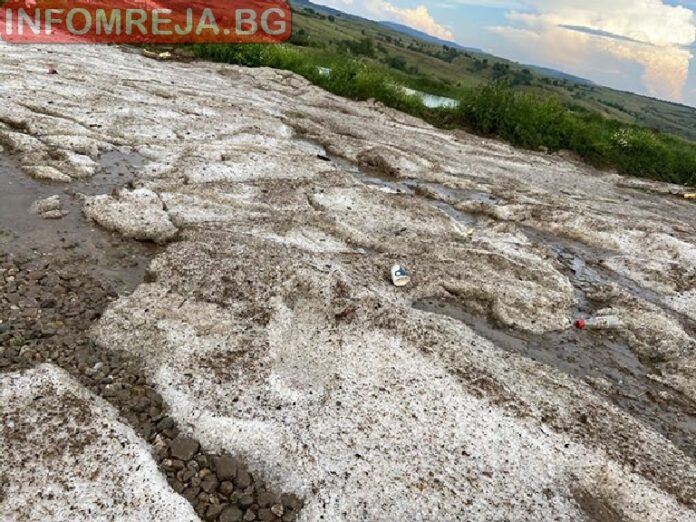 Вълкосел побеля след градушка, щъркели са убити в Мосомище