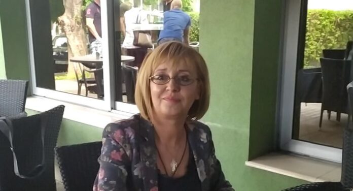 Манолова: Фалшива новина е, че сме се срещали с Корнелия Нинова