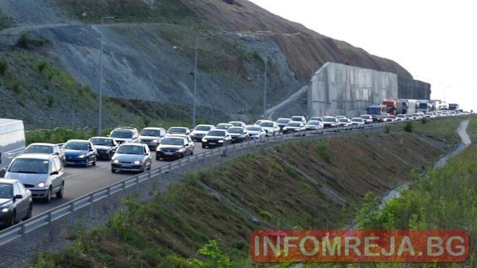 Огромни задръствания на изхода на Благоевград в посока Кулата
