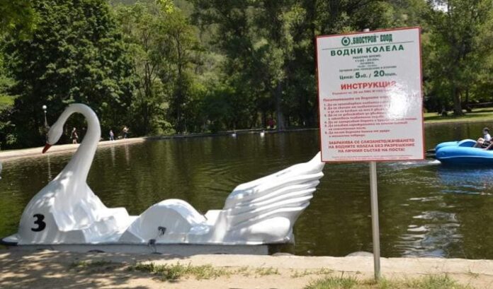 Нови водни колела и подновени пейки очакват посетителите на парк „Бачиново“