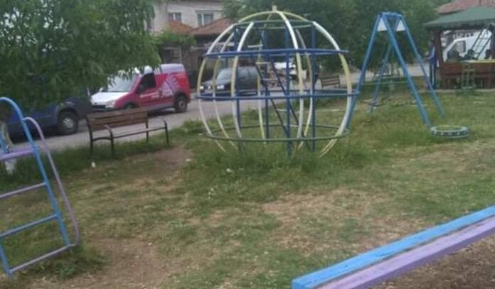 До 17 юли довършват детските площадки в Крайници и Червен брег