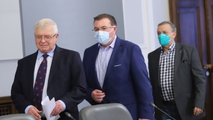 До 30 септември плащат по 1000 лв. на медиците на първа линия