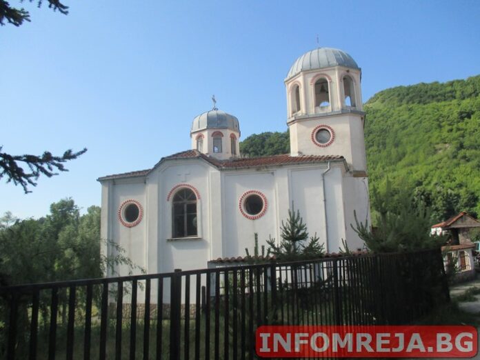 И тази година черквата „Света Троица“ в Господинци отбеляза тържествено своя празник