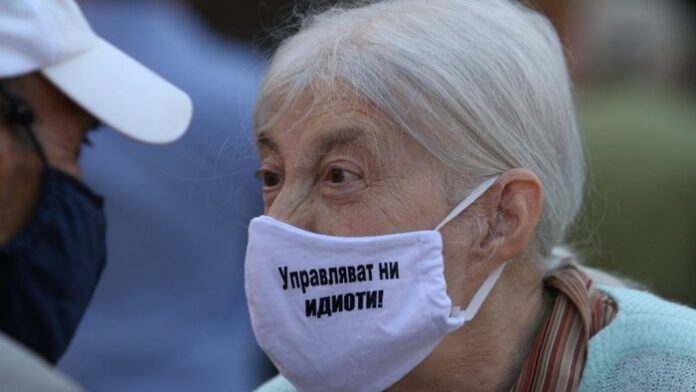 Протест под прозорците на Борисов поиска оставката на правителството